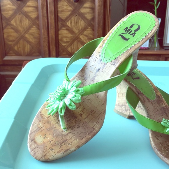 Mia 2 sandals. Q 002